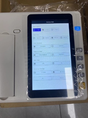 Digitales Sechskanal-EKG-Gerät mit interner/externer Datenspeicherung und -aufzeichnung