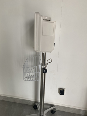 Mobiles Krankenwagen mit verstellbarer Höhe